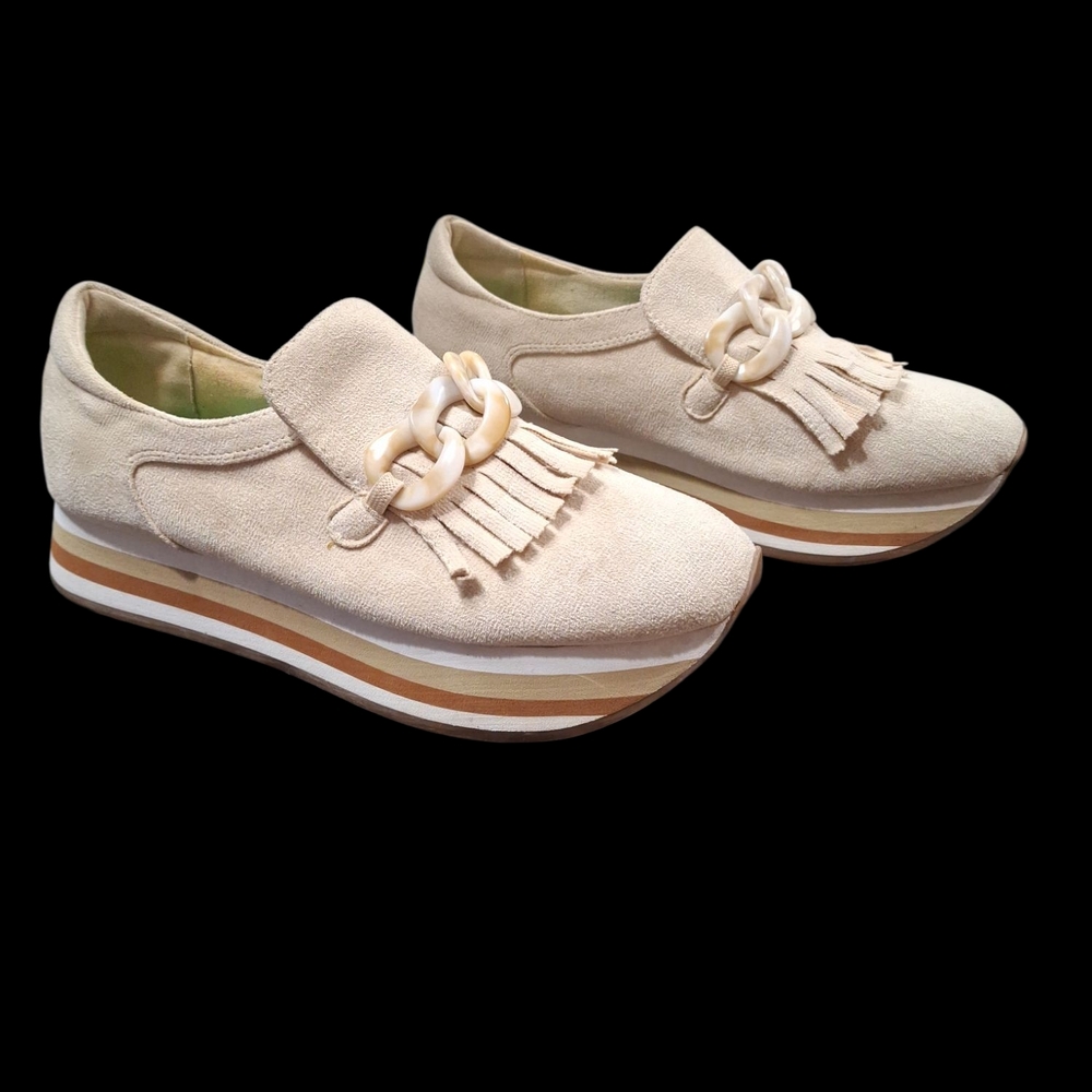 "Coconuts by Matisse" Sz. 7, Cream Flats with Fringe Detail. Wear on soles only